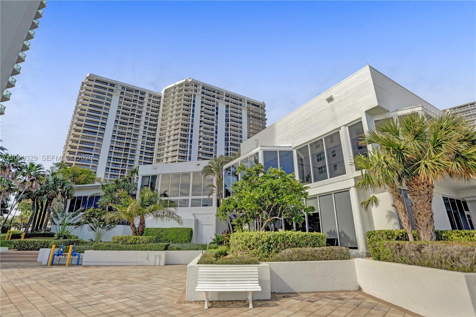 20281 E Country Clb Dr #2101 Aventura, FL 33180