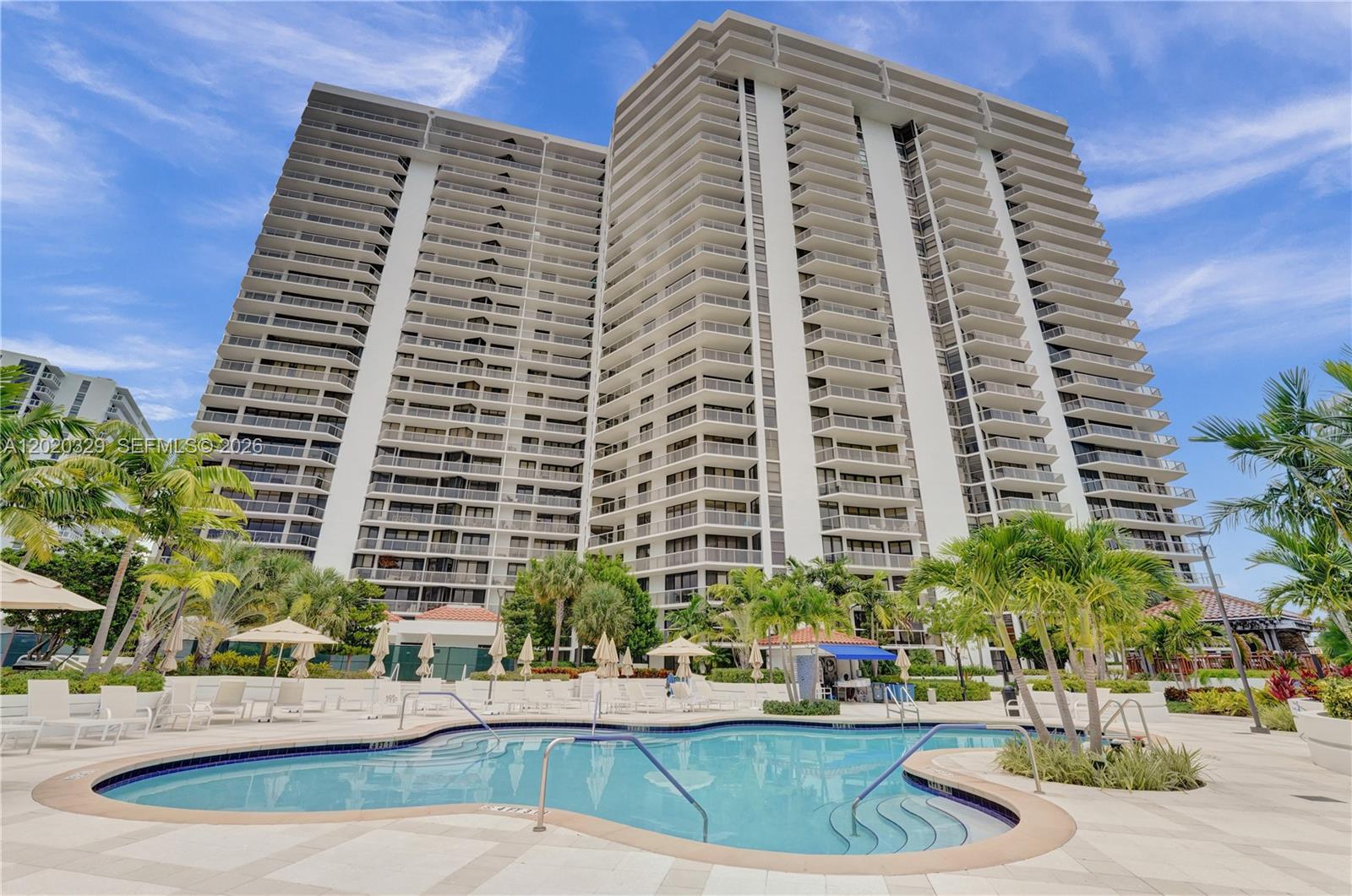 20281 E Country Clb Dr #2101 Aventura, FL 33180