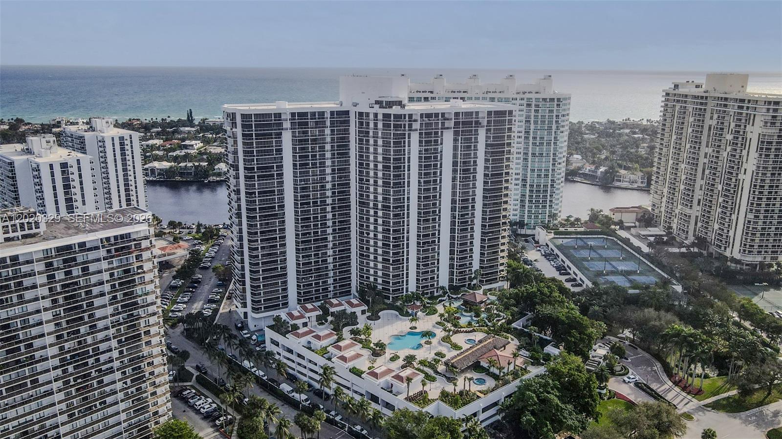 20281 E Country Clb Dr #2101 Aventura, FL 33180