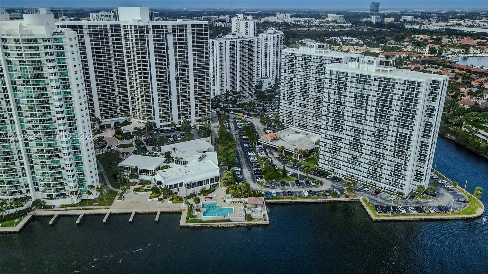 20281 E Country Clb Dr #2101 Aventura, FL 33180