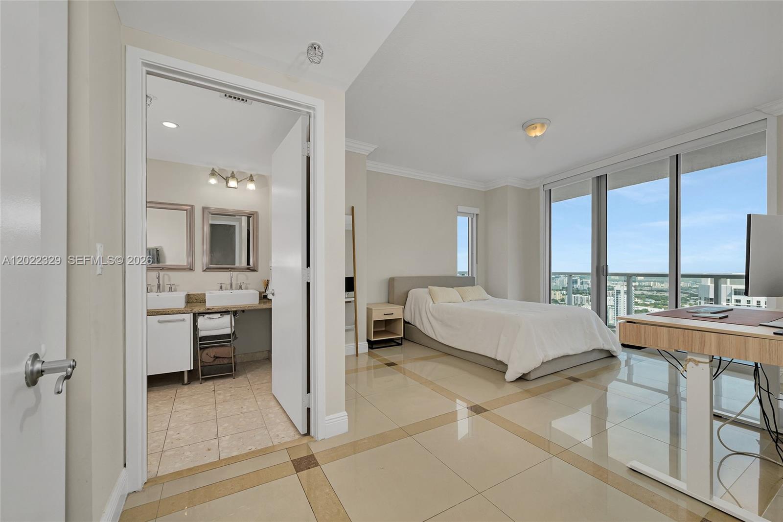 185 SW 7th St #4201 Miami, FL 33130
