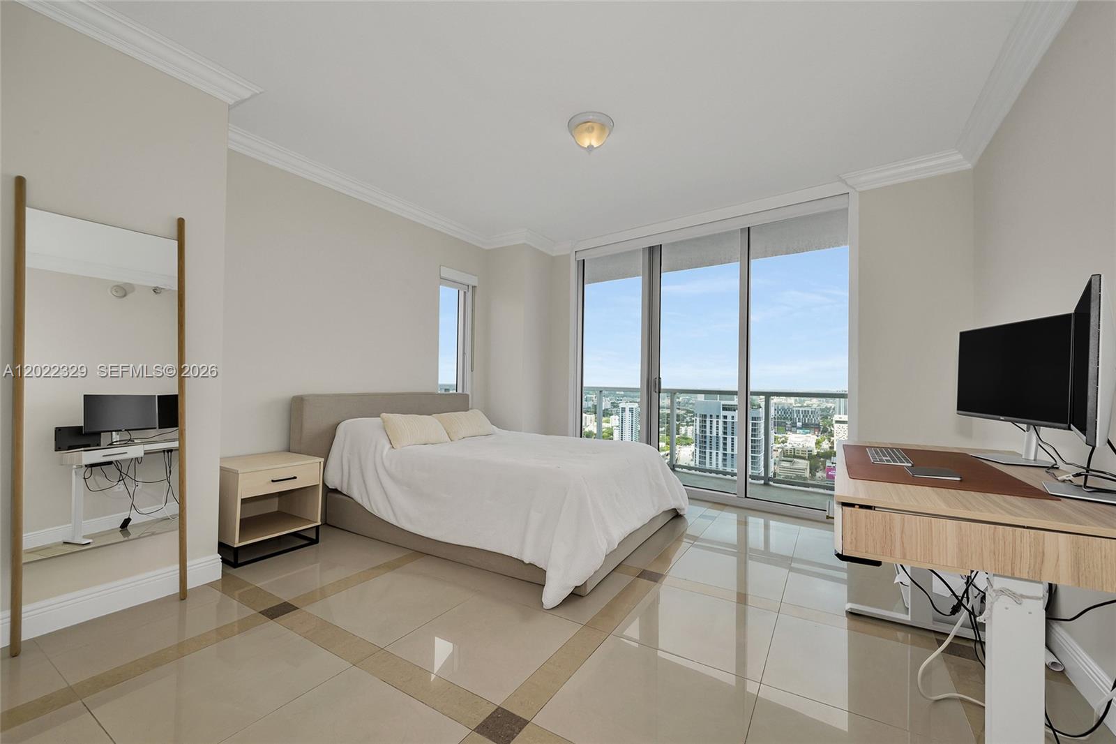 185 SW 7th St #4201 Miami, FL 33130