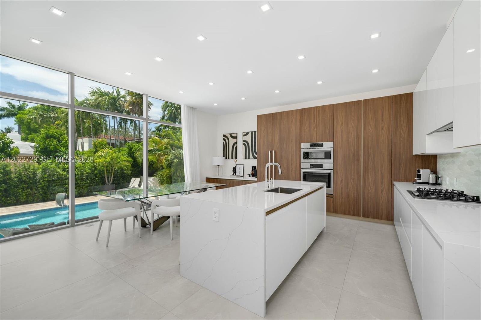 1201 W 47th St Miami Beach, FL 33140