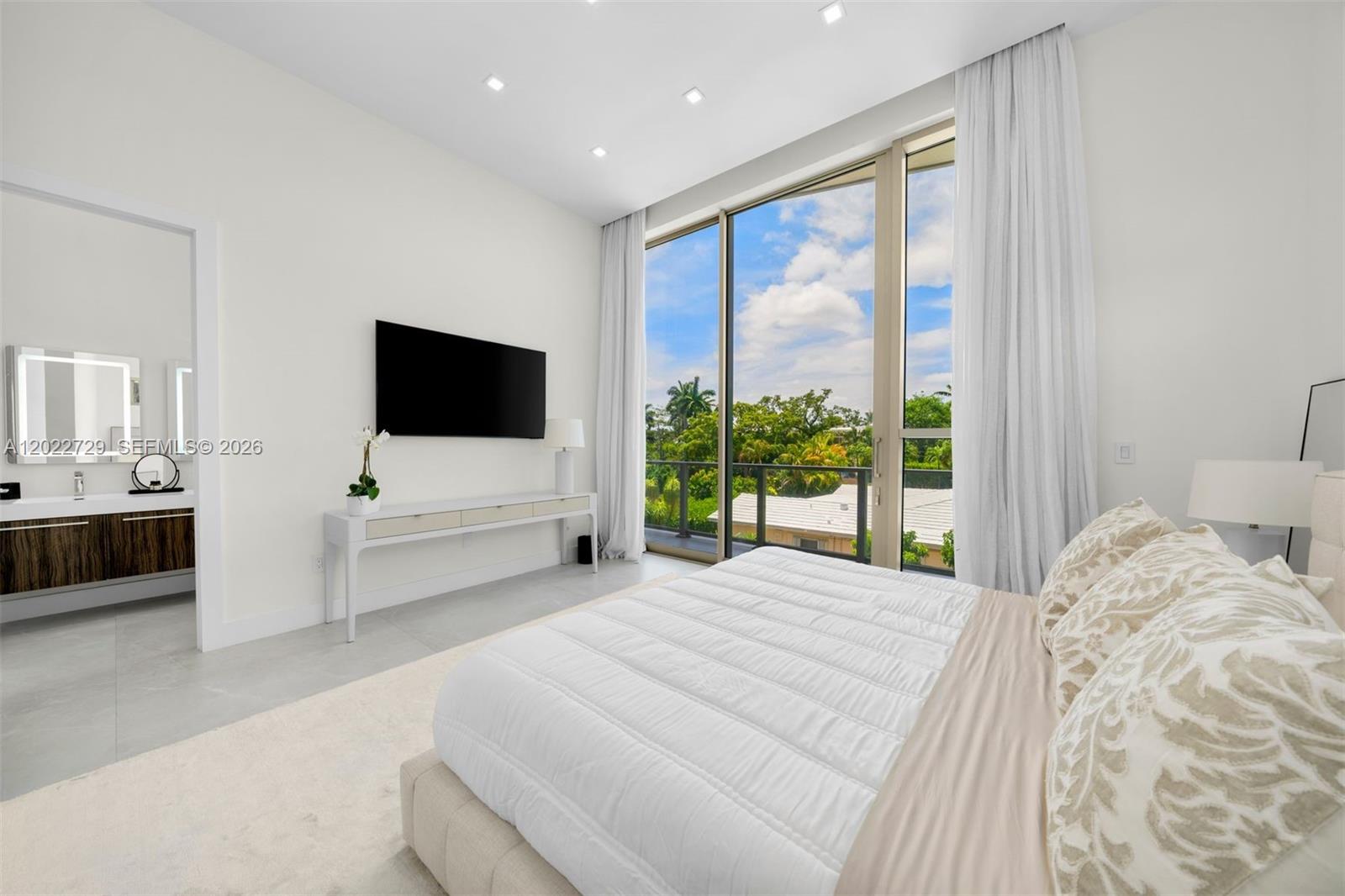 1201 W 47th St Miami Beach, FL 33140