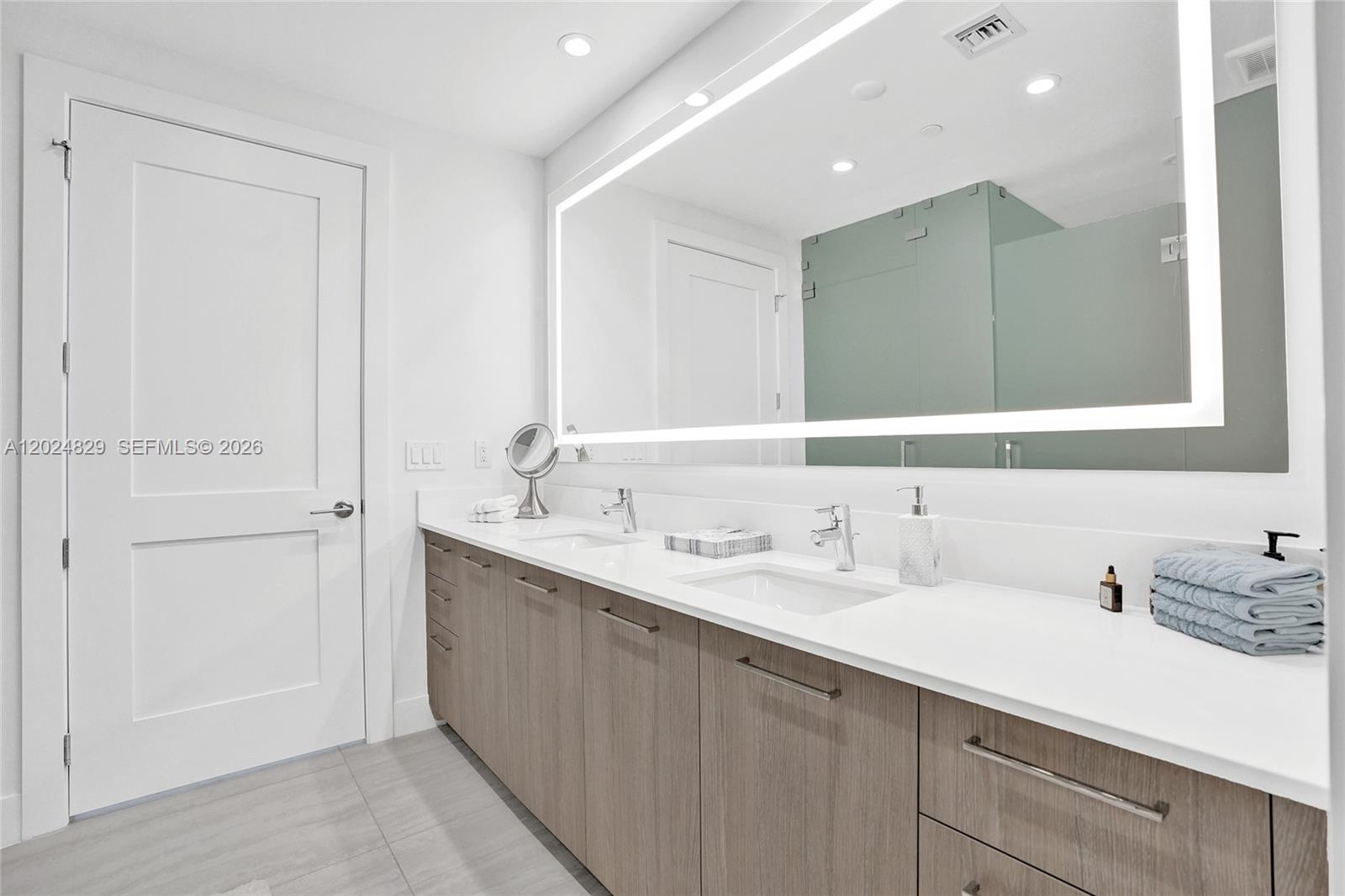 153 N Seabreeze #1403 Fort Lauderdale, FL 33304
