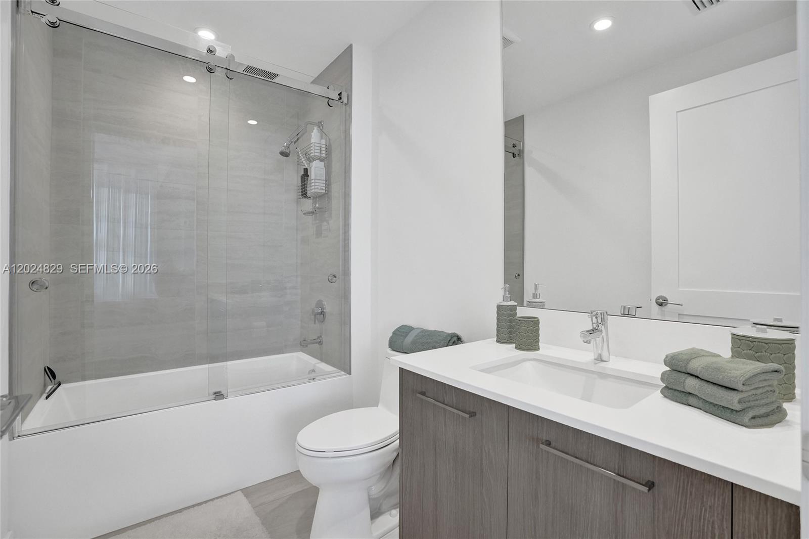 153 N Seabreeze #1403 Fort Lauderdale, FL 33304