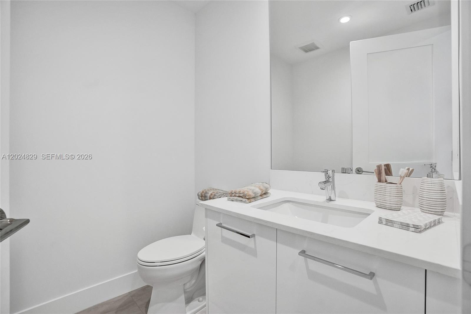 153 N Seabreeze #1403 Fort Lauderdale, FL 33304
