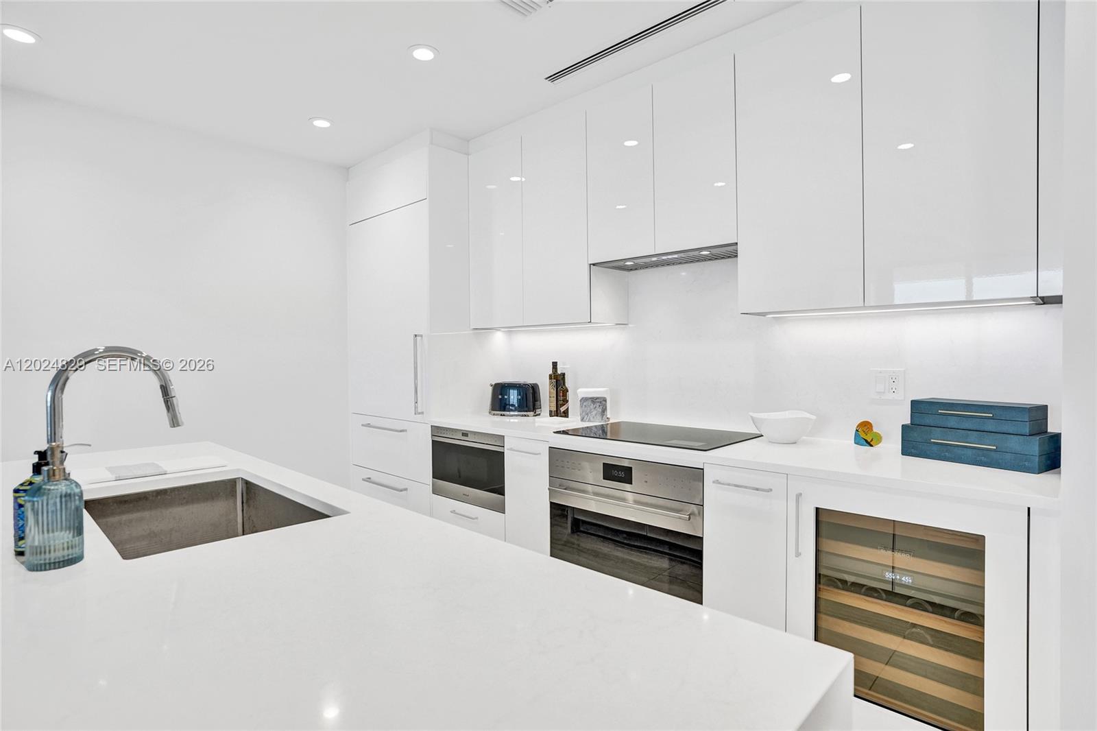 153 N Seabreeze #1403 Fort Lauderdale, FL 33304
