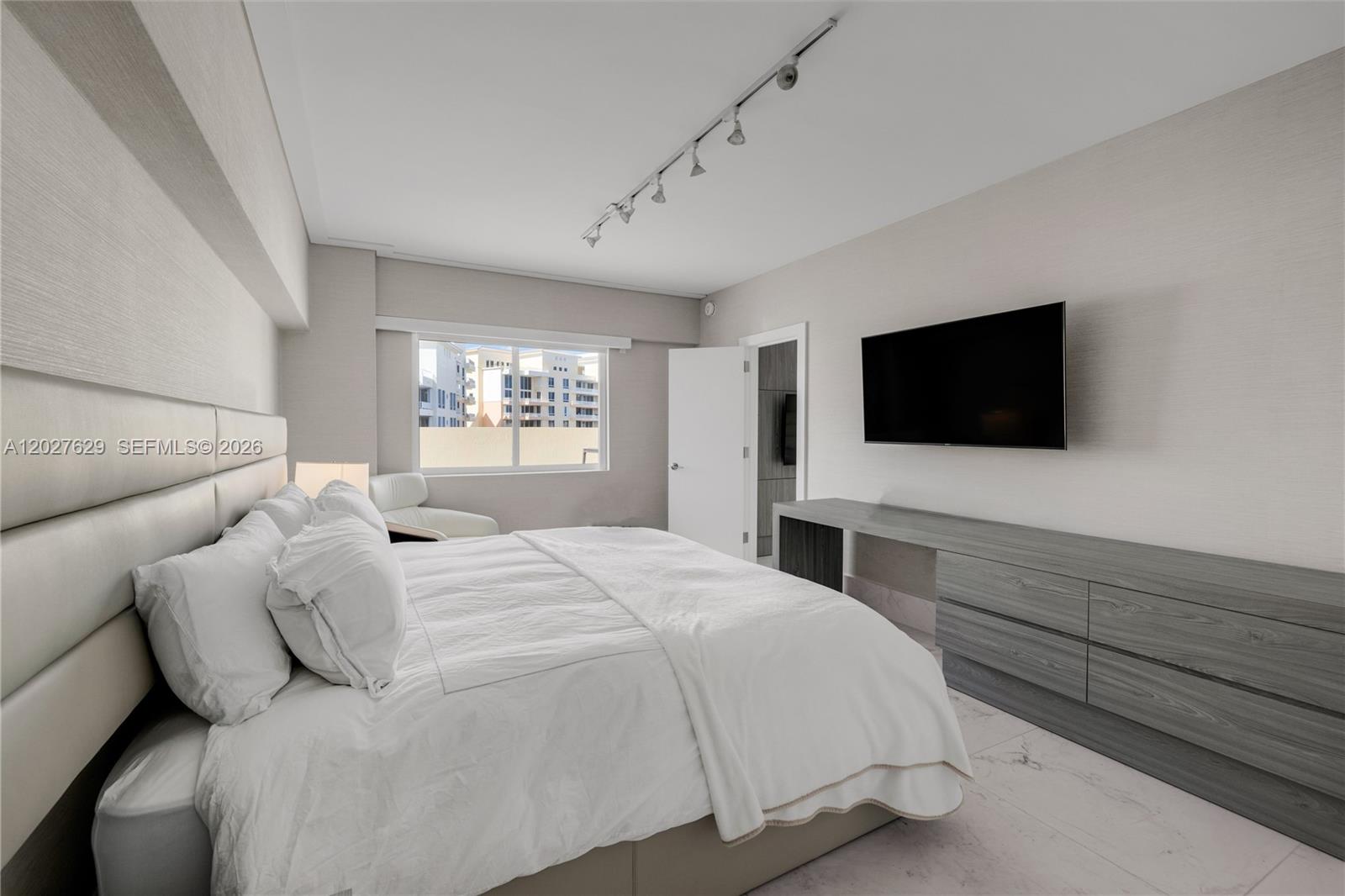 799 Crandon Blvd #PH-8 Key Biscayne, FL 33149