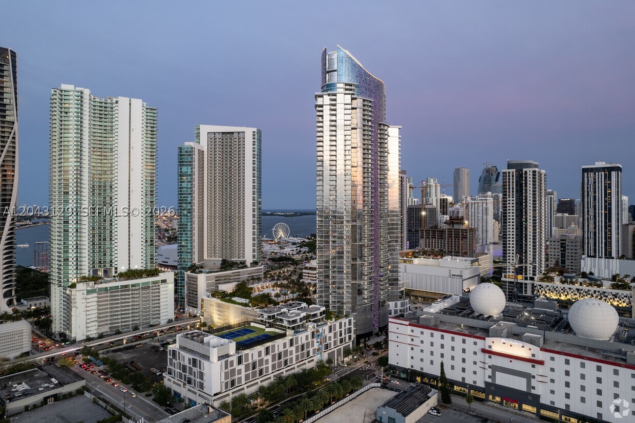 image Paramount Miami Worldcenter21