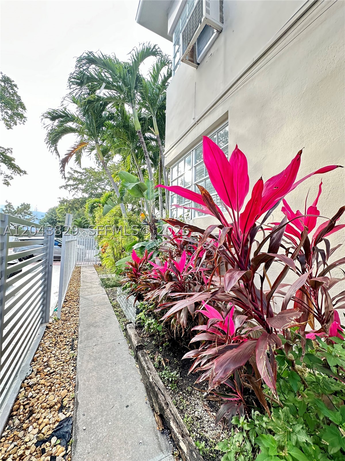 836 10th St #5 Miami Beach, FL 33139