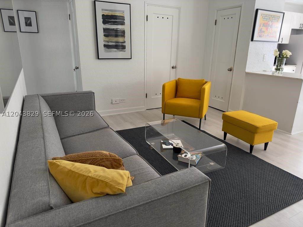 836 10th St #5 Miami Beach, FL 33139