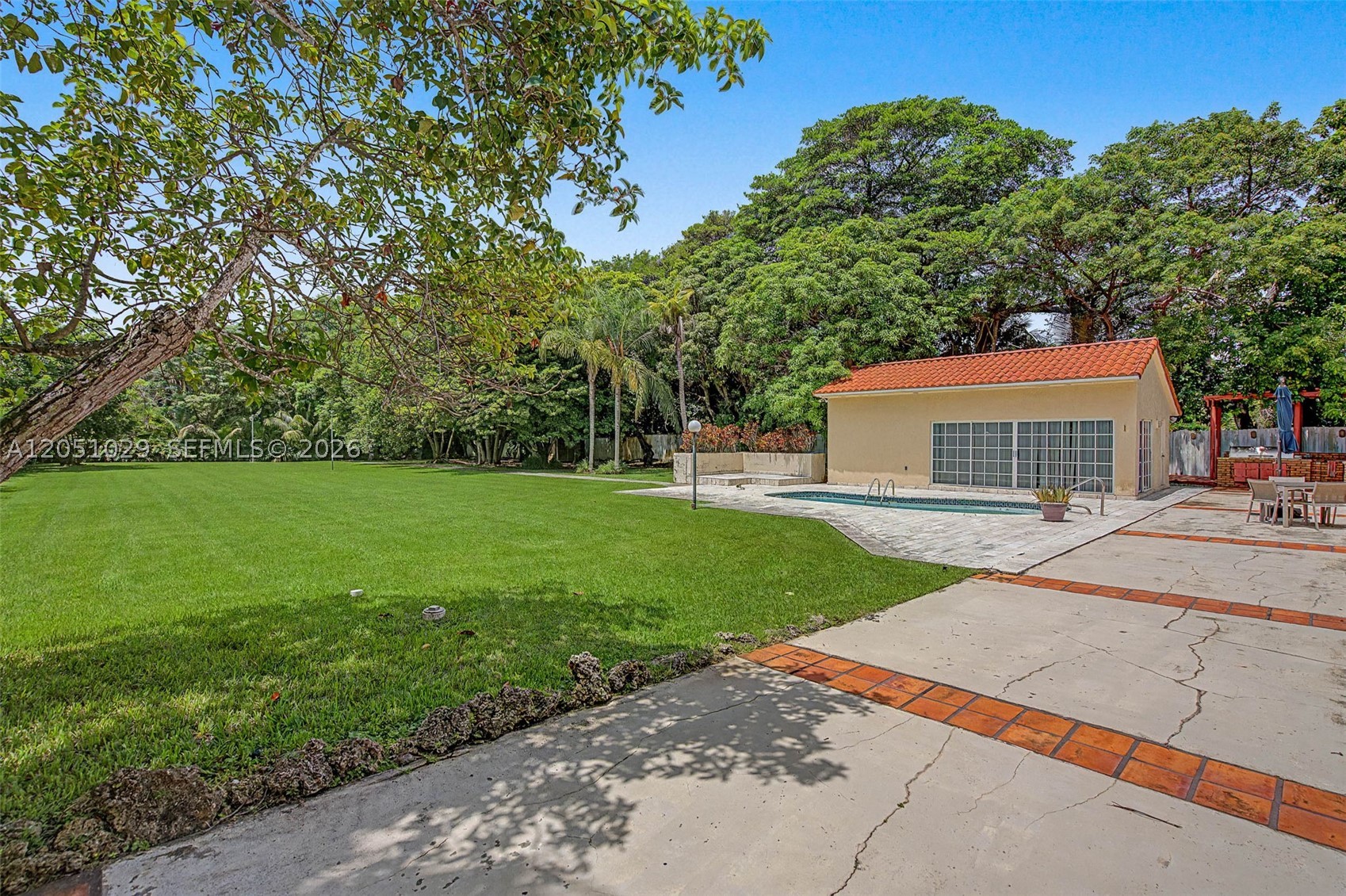7030 Sunset Dr Miami, FL 33143