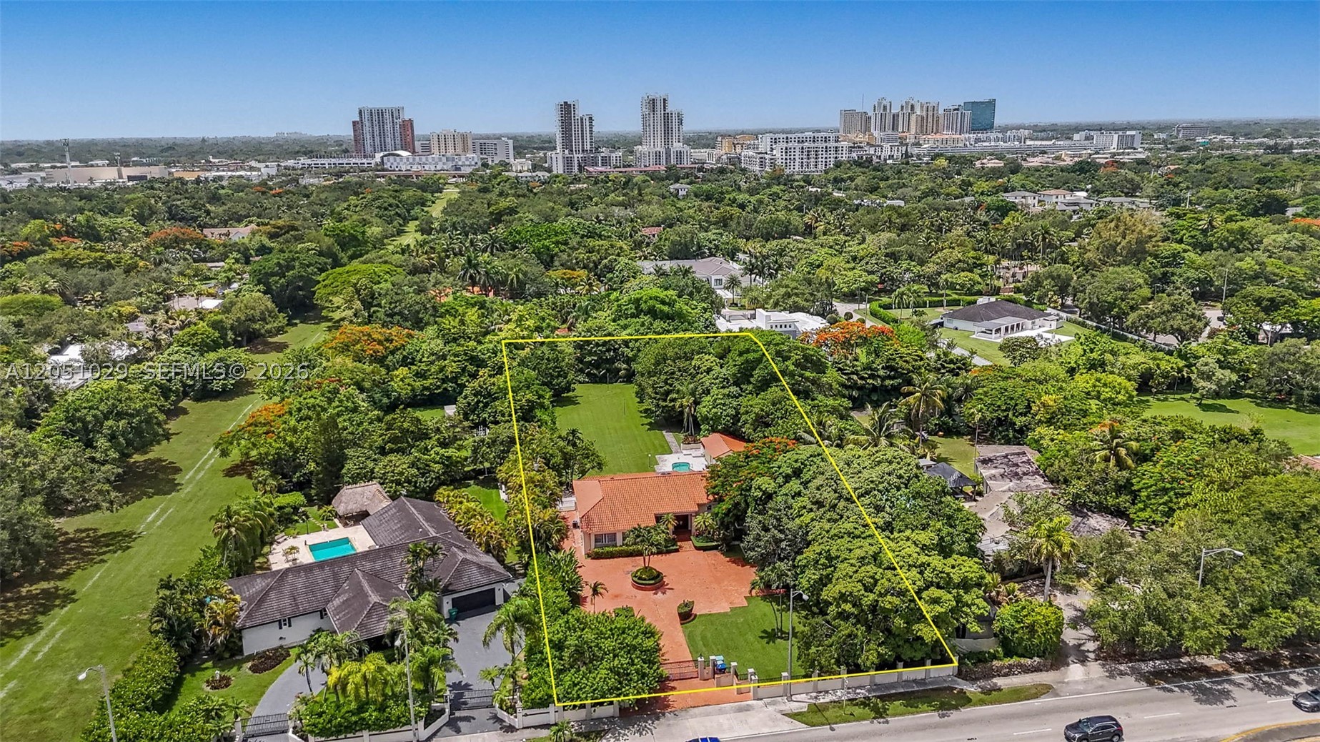7030 Sunset Dr Miami, FL 33143