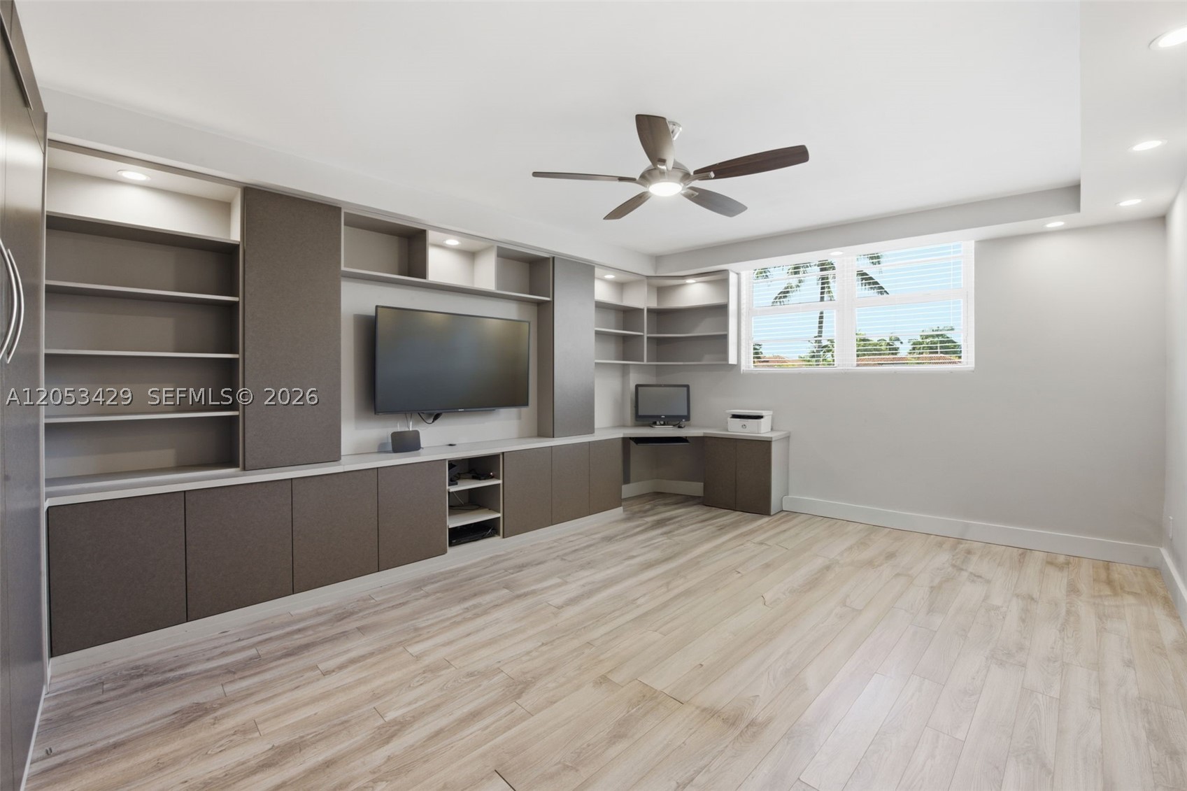 90 Edgewater Dr #225 Coral Gables, FL 33133