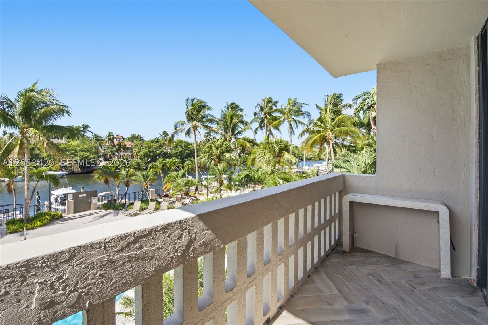 90 Edgewater Dr #225 Coral Gables, FL 33133