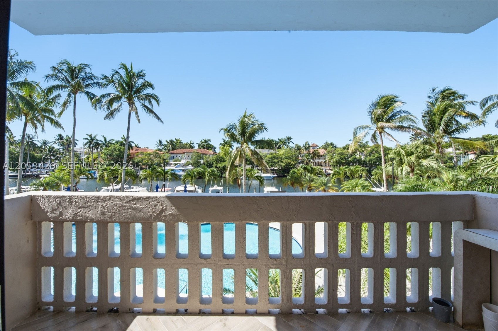 90 Edgewater Dr #225 Coral Gables, FL 33133
