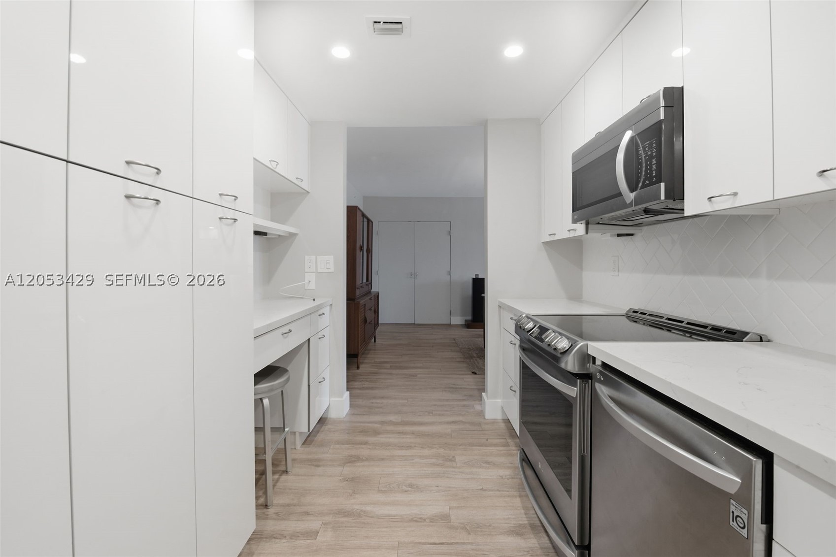 90 Edgewater Dr #225 Coral Gables, FL 33133