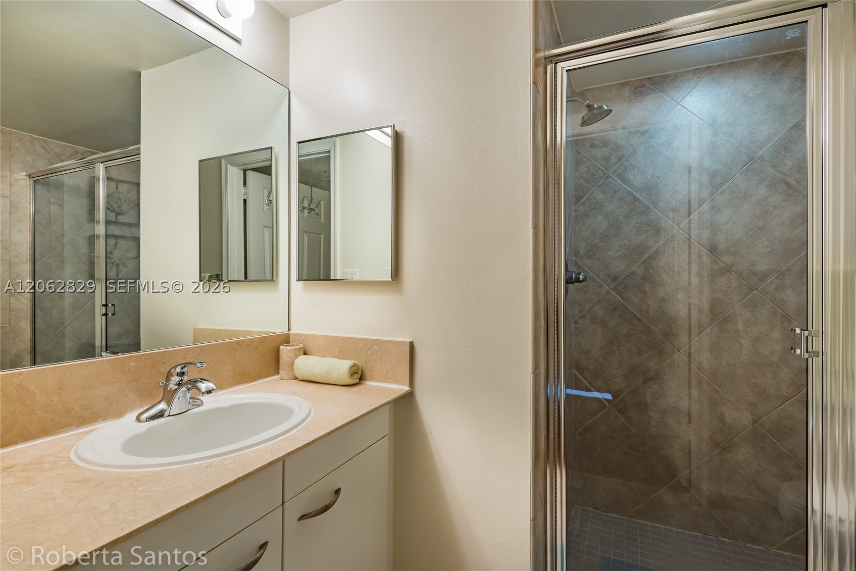 image 2080 Ocean Drive26