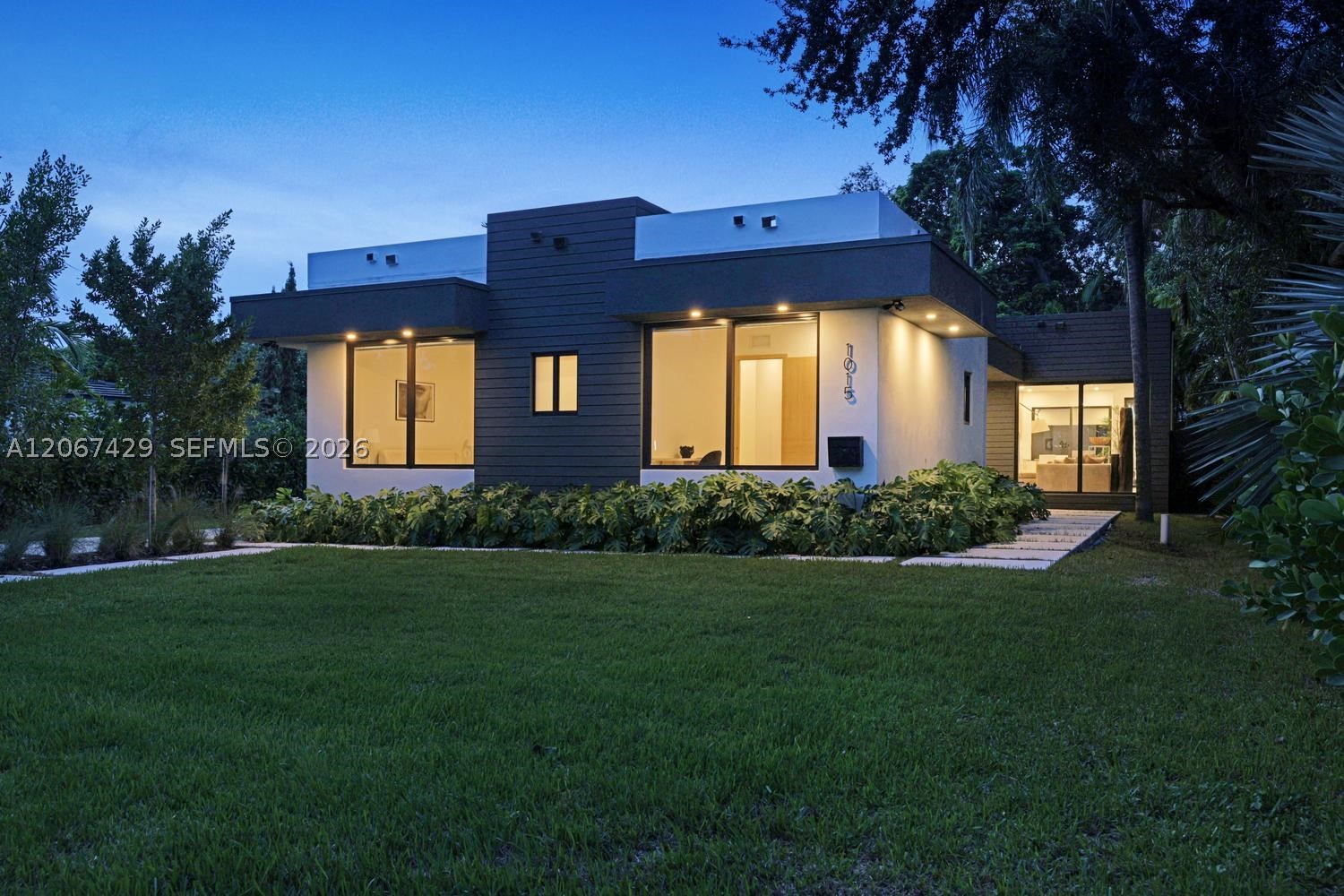 1015 NE 114th St Biscayne Park, FL 33161