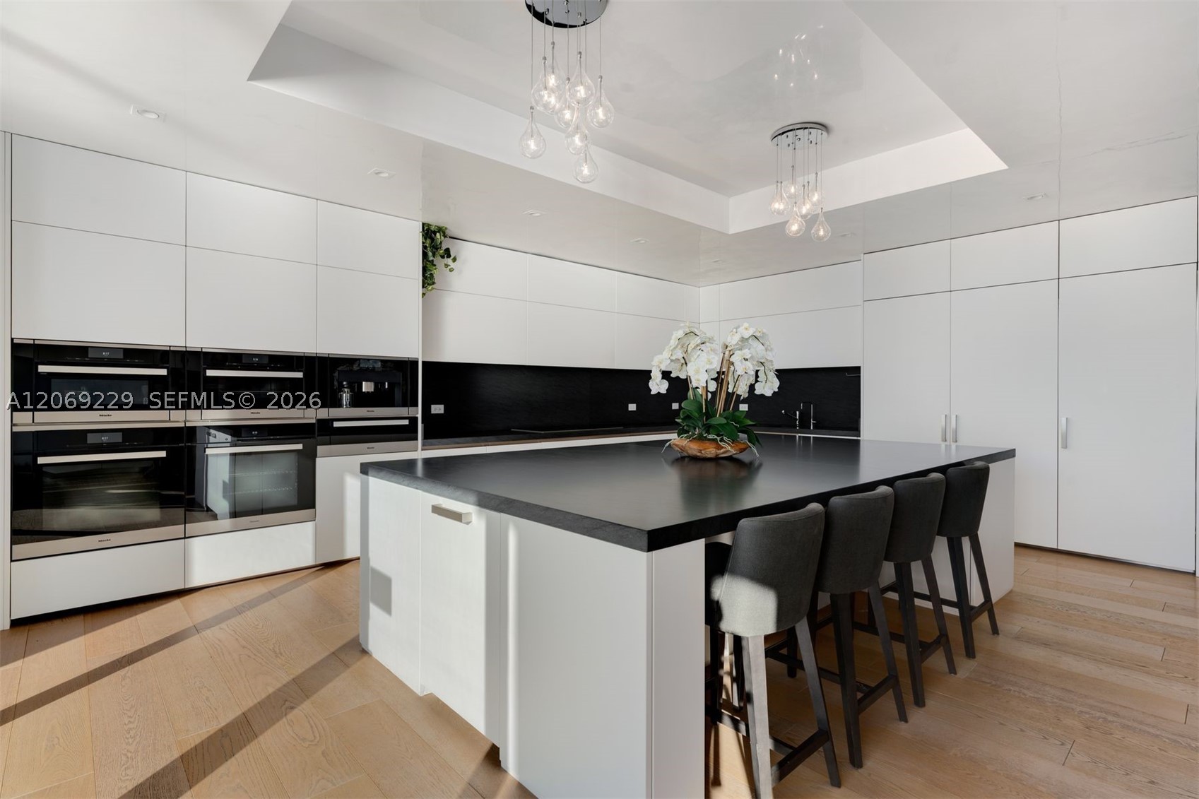 6893 Fisher Is Dr 6893rd Lphcenter #6893 Miami Beach, FL 33109