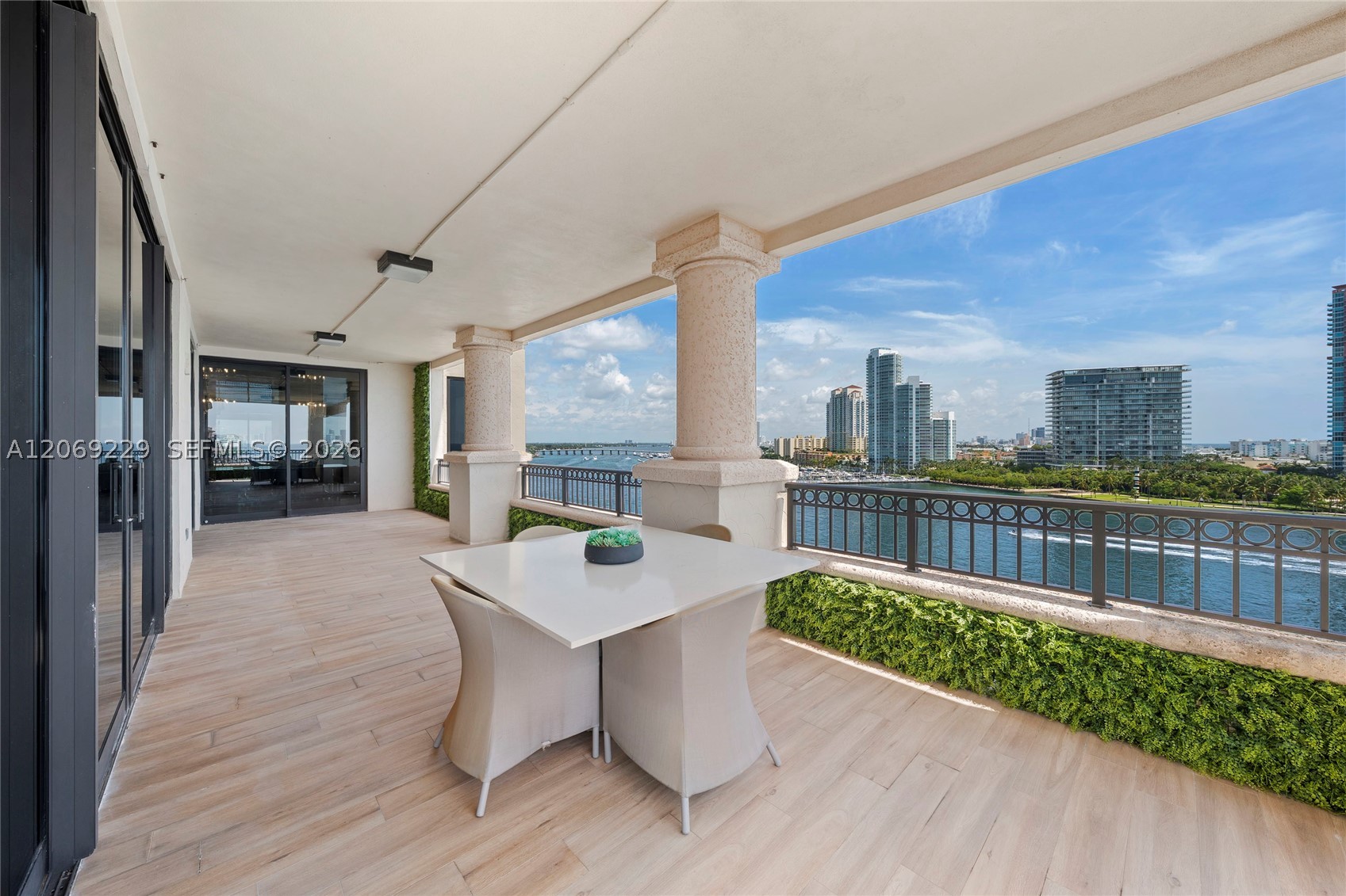 6893 Fisher Is Dr 6893rd Lphcenter #6893 Miami Beach, FL 33109