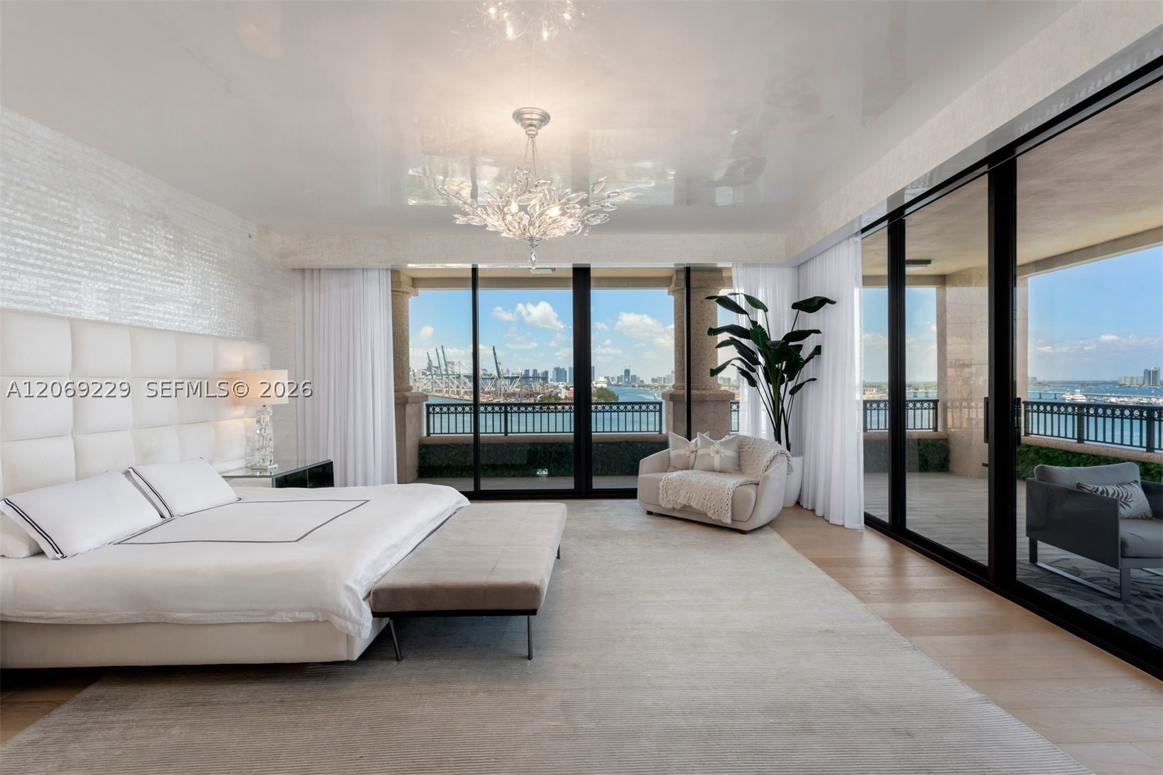 6893 Fisher Is Dr 6893rd Lphcenter #6893 Miami Beach, FL 33109