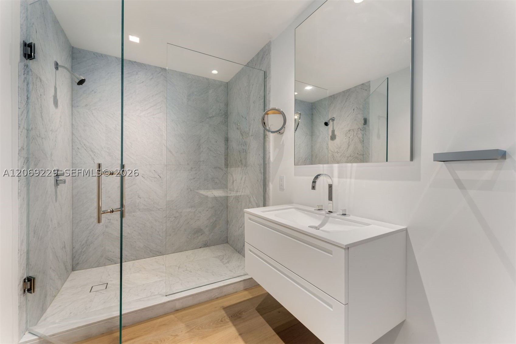 6893 Fisher Is Dr 6893rd Lphcenter #6893 Miami Beach, FL 33109