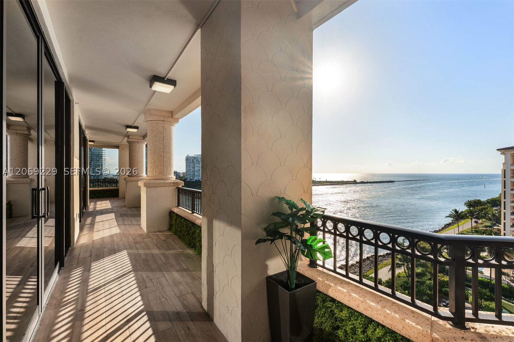 6893 Fisher Is Dr 6893rd Lphcenter #6893 Miami Beach, FL 33109