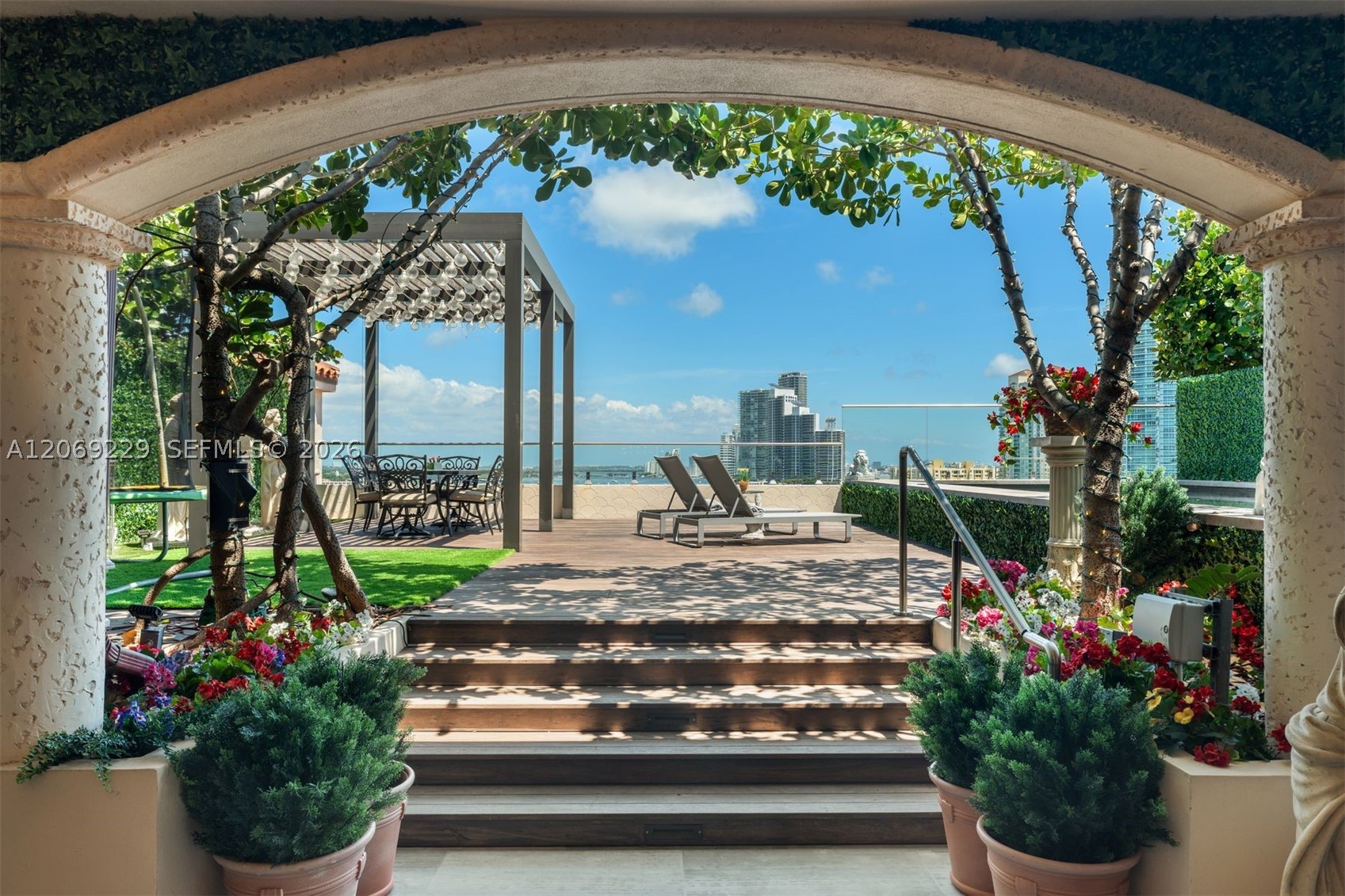 6893 Fisher Is Dr 6893rd Lphcenter #6893 Miami Beach, FL 33109