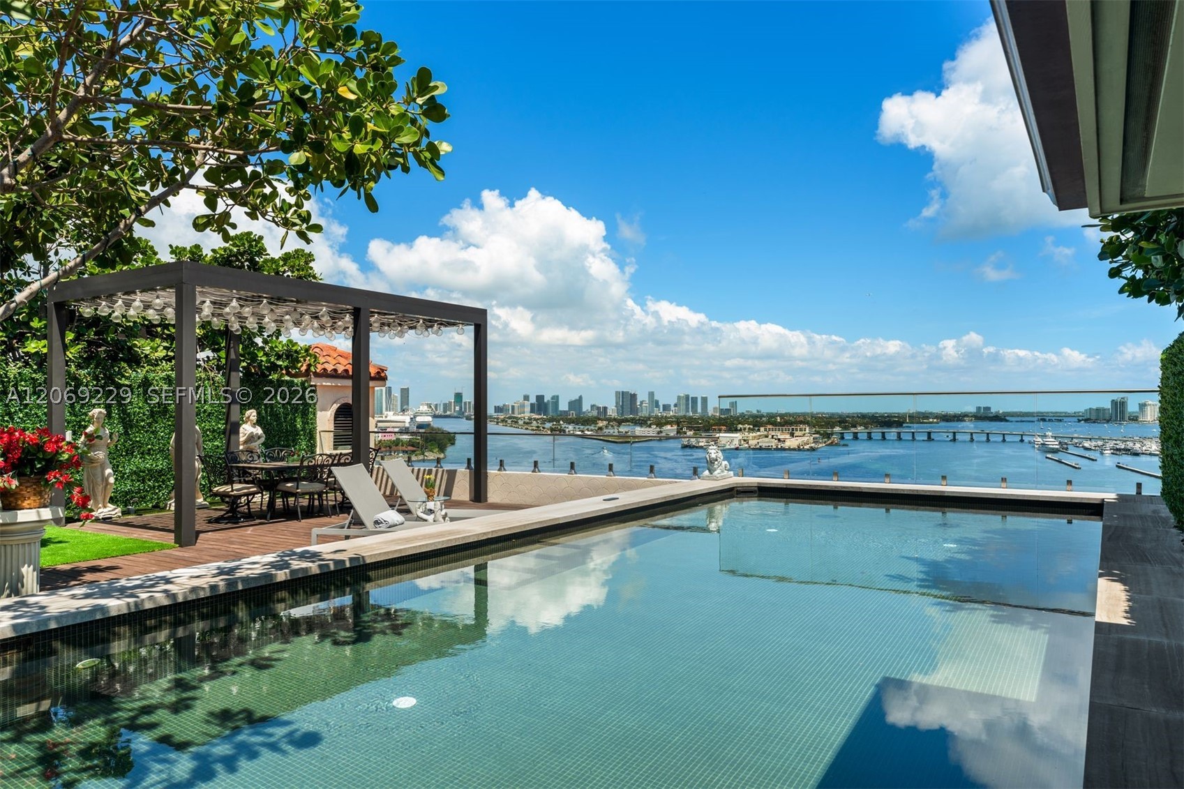 6893 Fisher Is Dr 6893rd Lphcenter #6893 Miami Beach, FL 33109