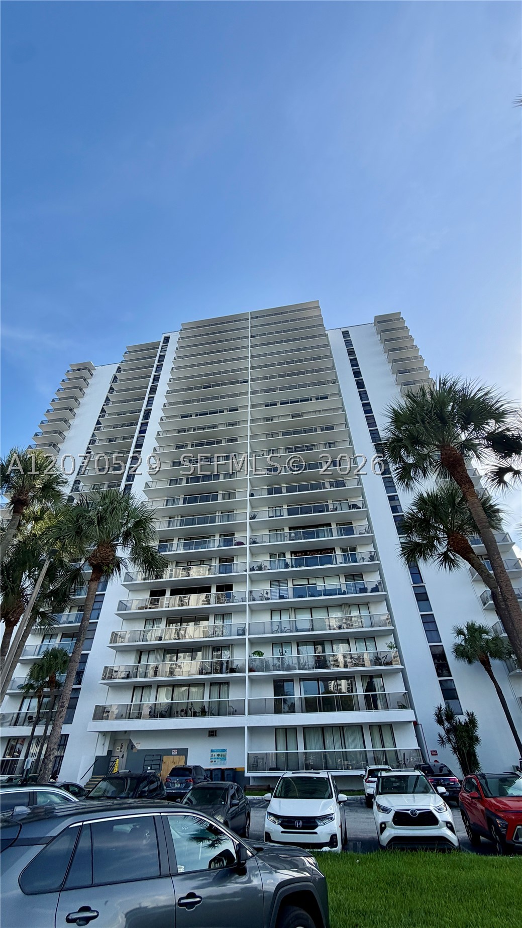 3701 N Country Clb Dr #304