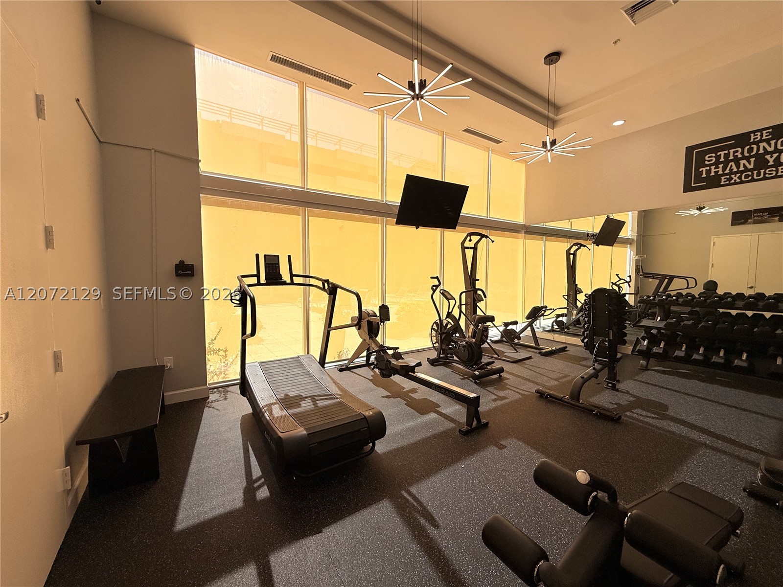 image The Venture at Aventura15