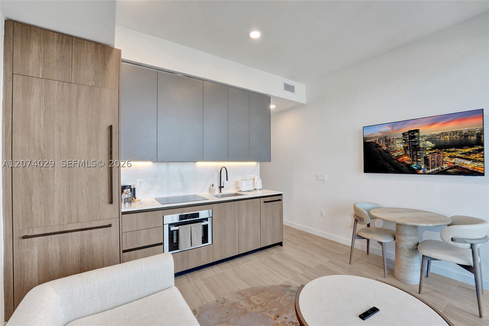 580 72nd St #1513 Miami Beach, FL 33141