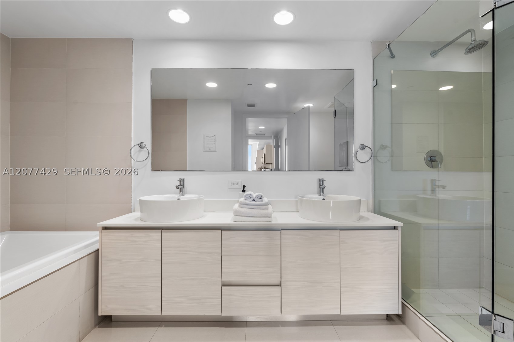 image Beachwalk Condominium14