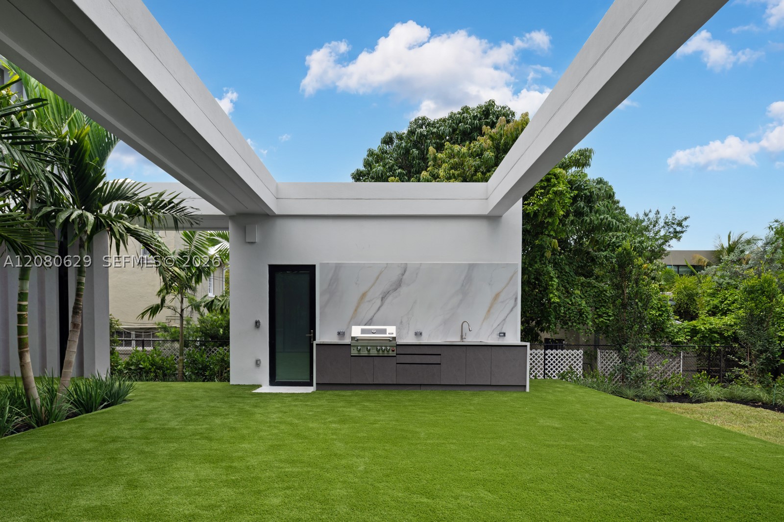 2094 Prairie Ave Miami Beach, FL 33139