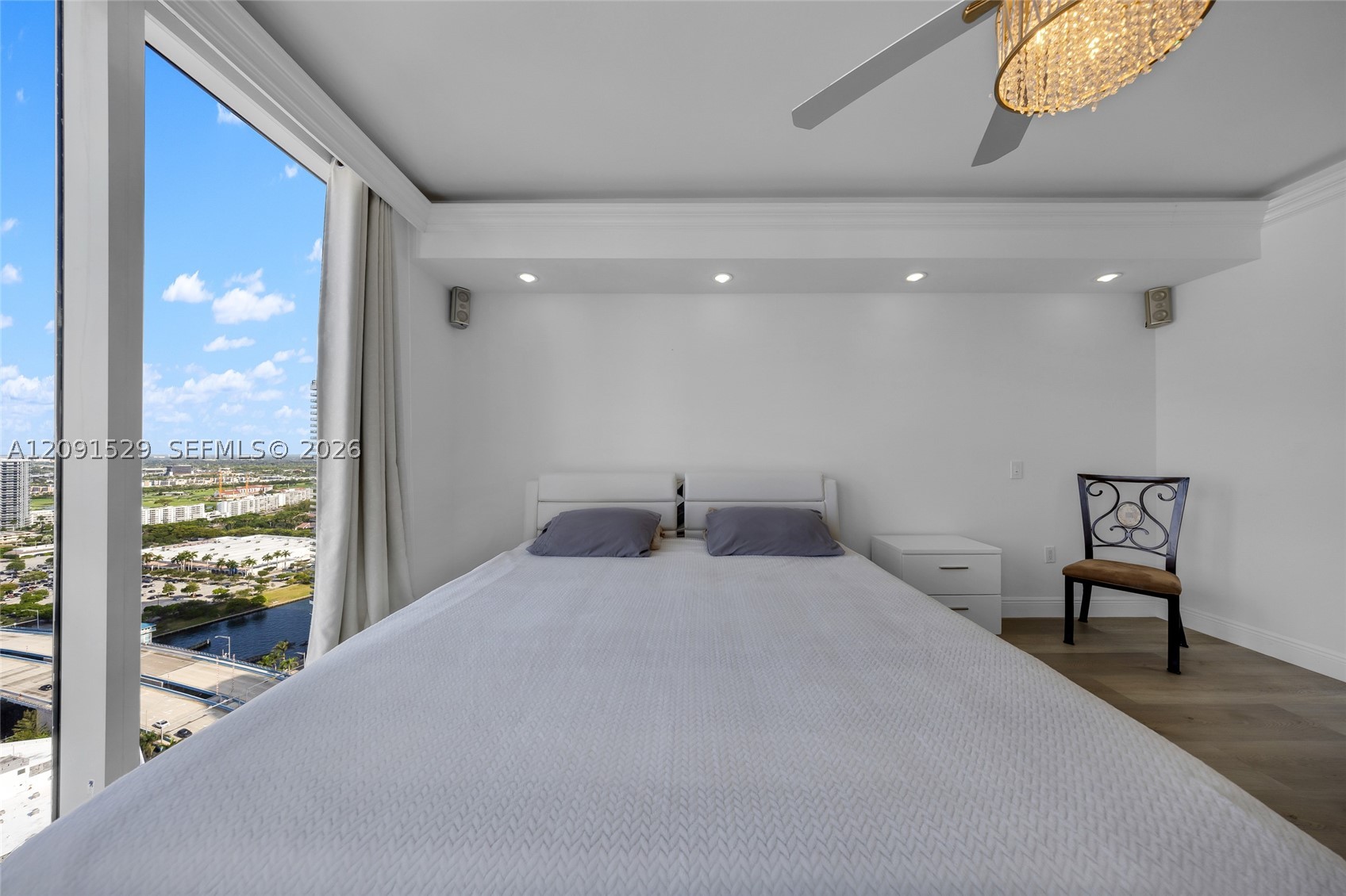 image Beach Club 325