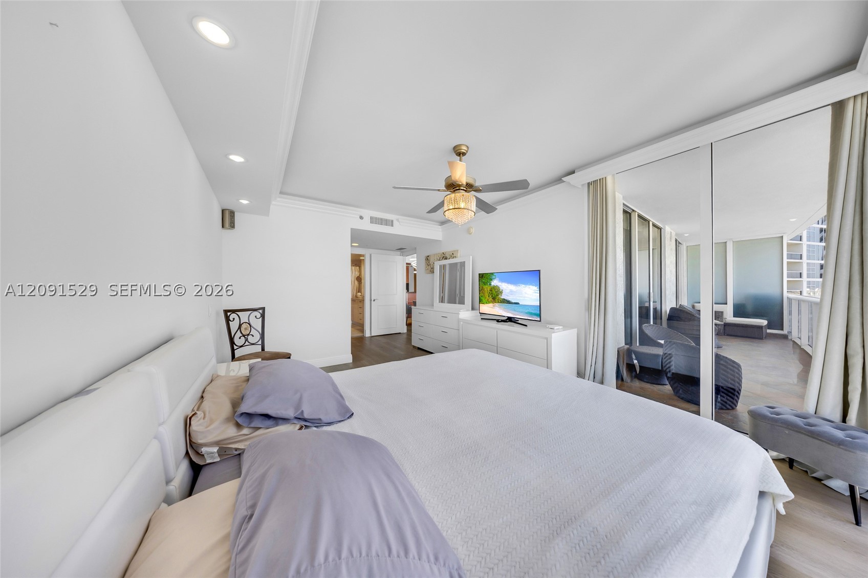 image Beach Club 326