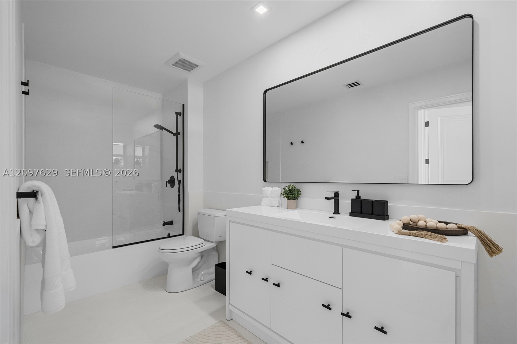 4700 Lake Rd Miami, FL 33137