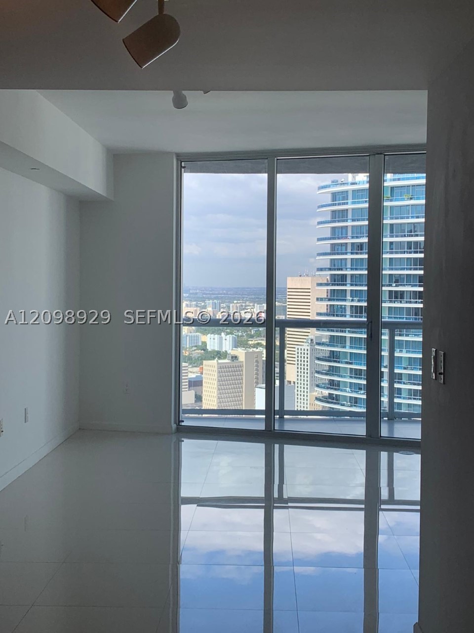 495 Brickell Ave #5506