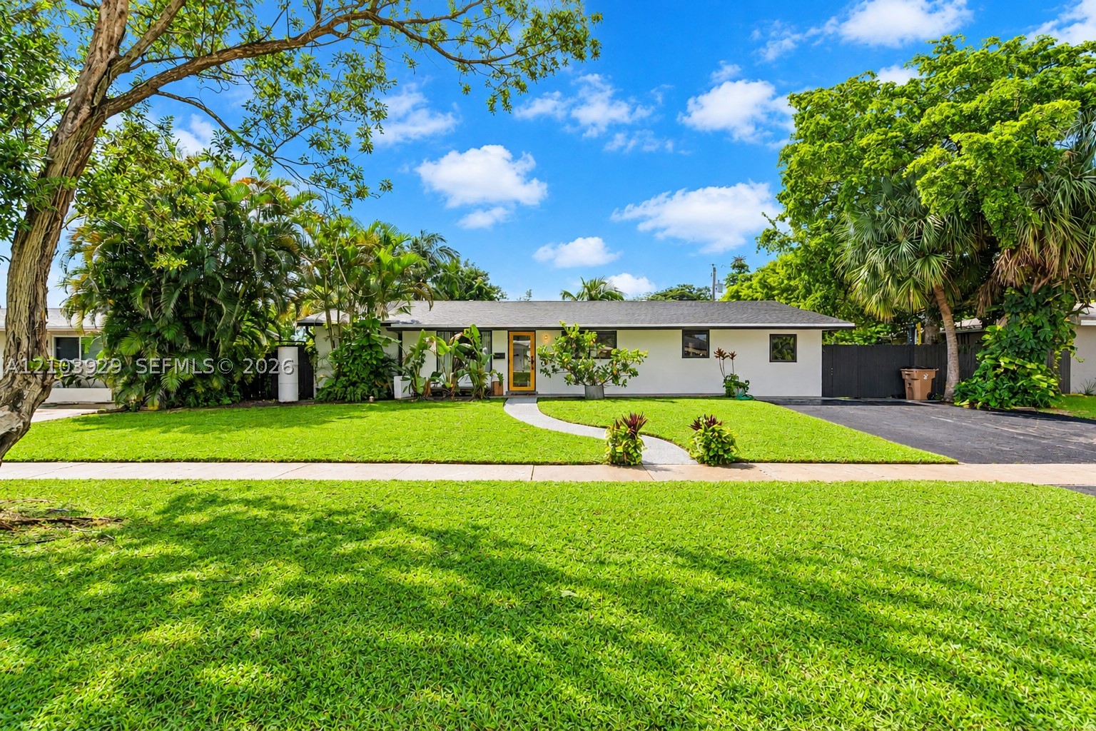 590 NW 38th Pl