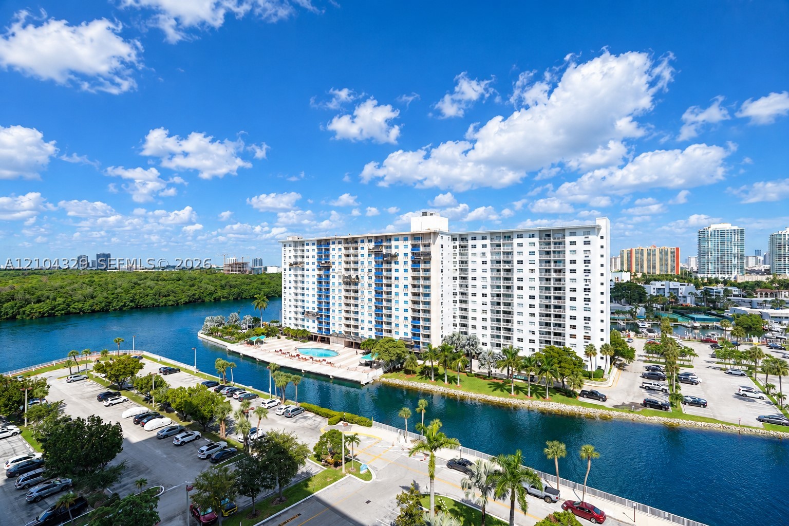 500 Bayview Dr #1123 Sunny Isles Beach, FL 33160