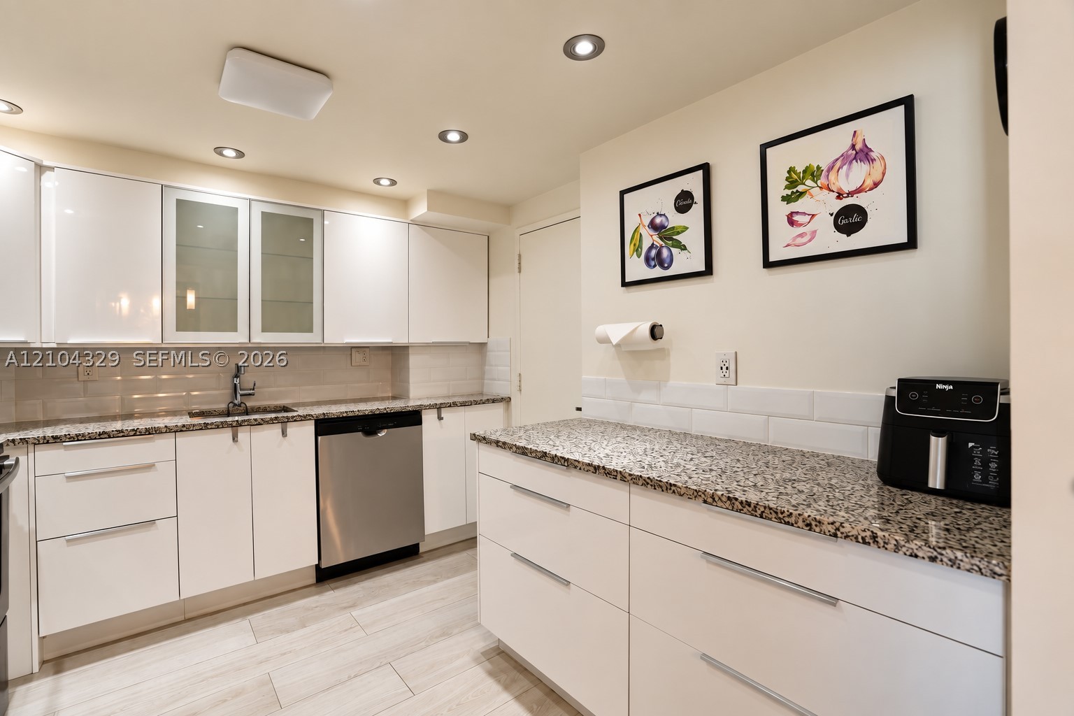 500 Bayview Dr #1123 Sunny Isles Beach, FL 33160