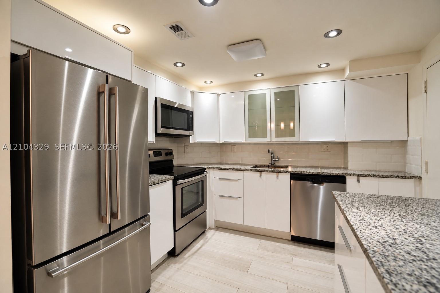 500 Bayview Dr #1123 Sunny Isles Beach, FL 33160