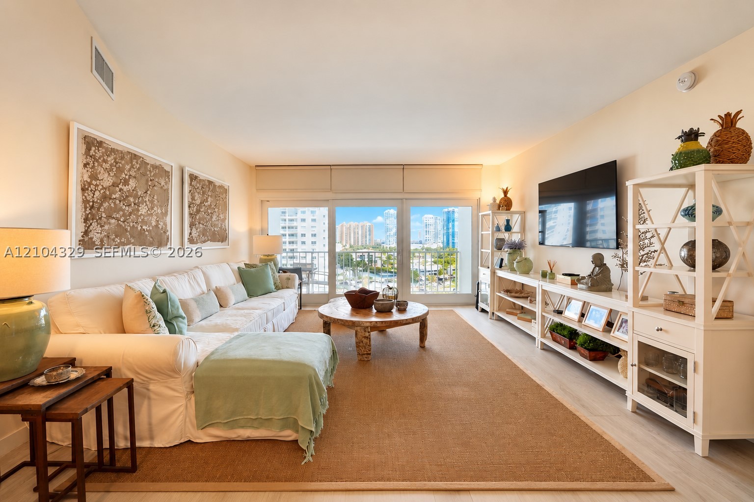 500 Bayview Dr #1123 Sunny Isles Beach, FL 33160