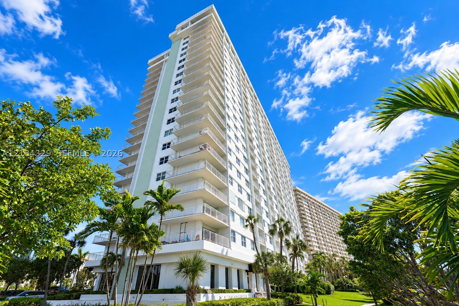 500 Bayview Dr #1123 Sunny Isles Beach, FL 33160