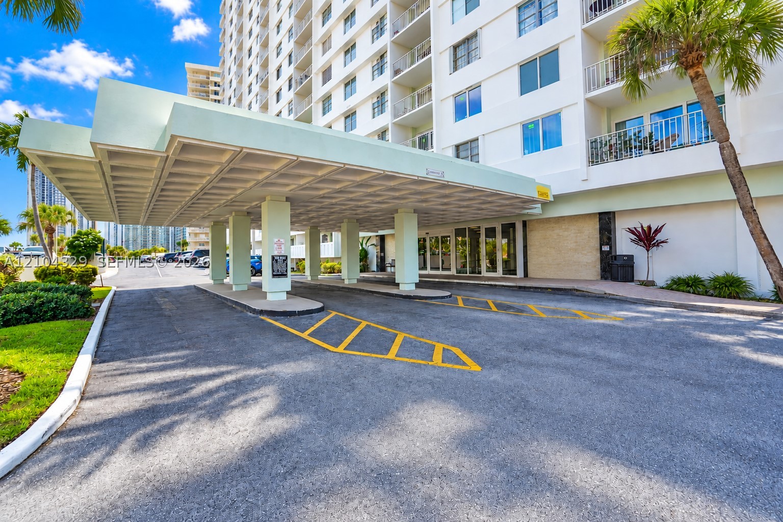 500 Bayview Dr #1123 Sunny Isles Beach, FL 33160