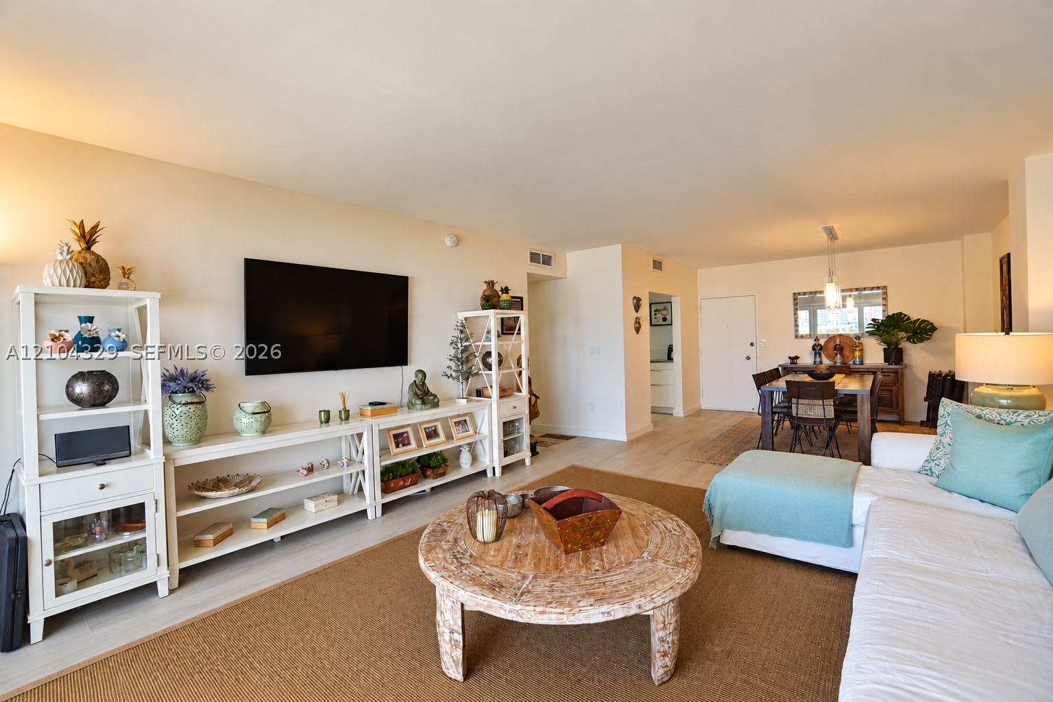 500 Bayview Dr #1123 Sunny Isles Beach, FL 33160