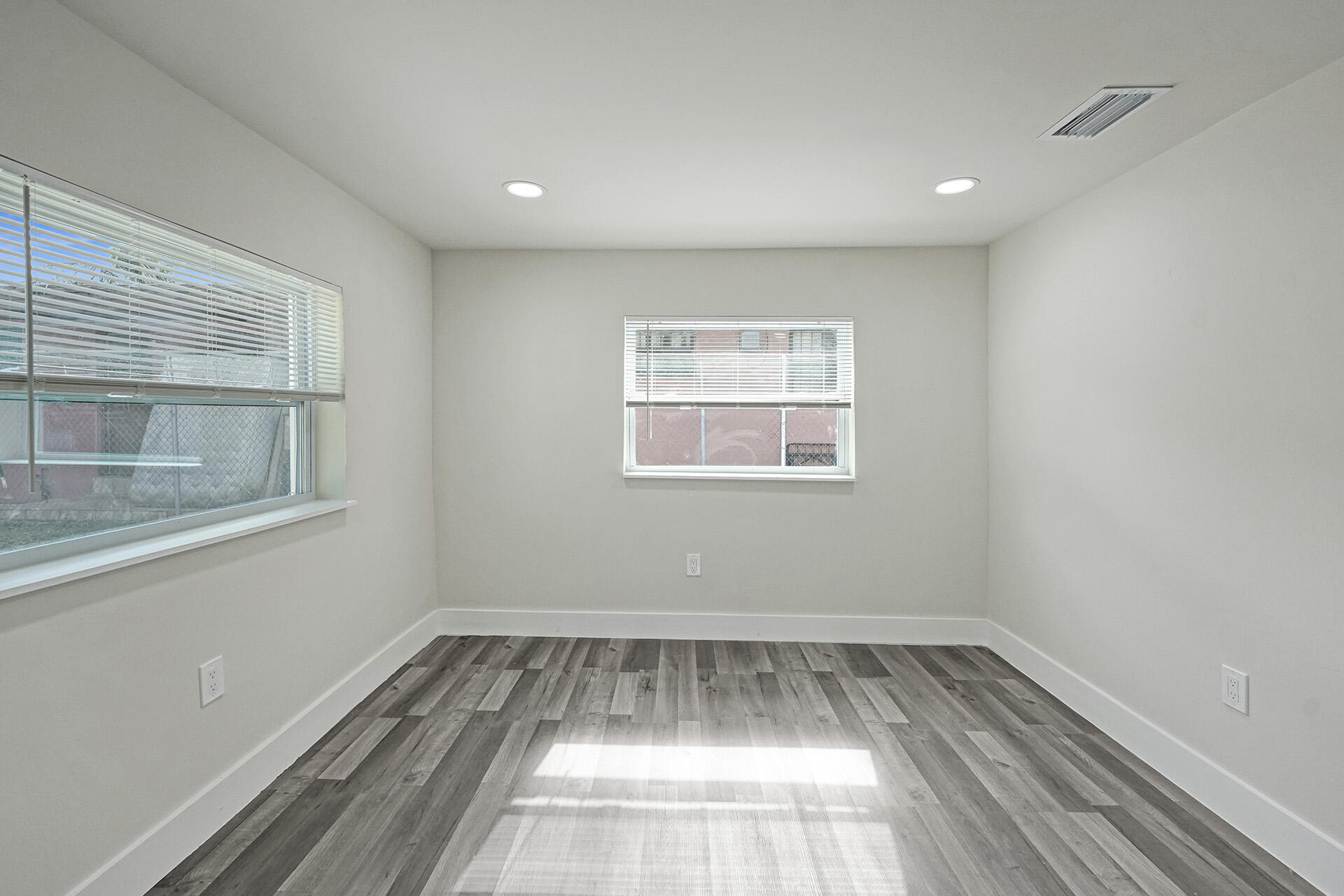 8229 NW 1st Miami, FL 33150