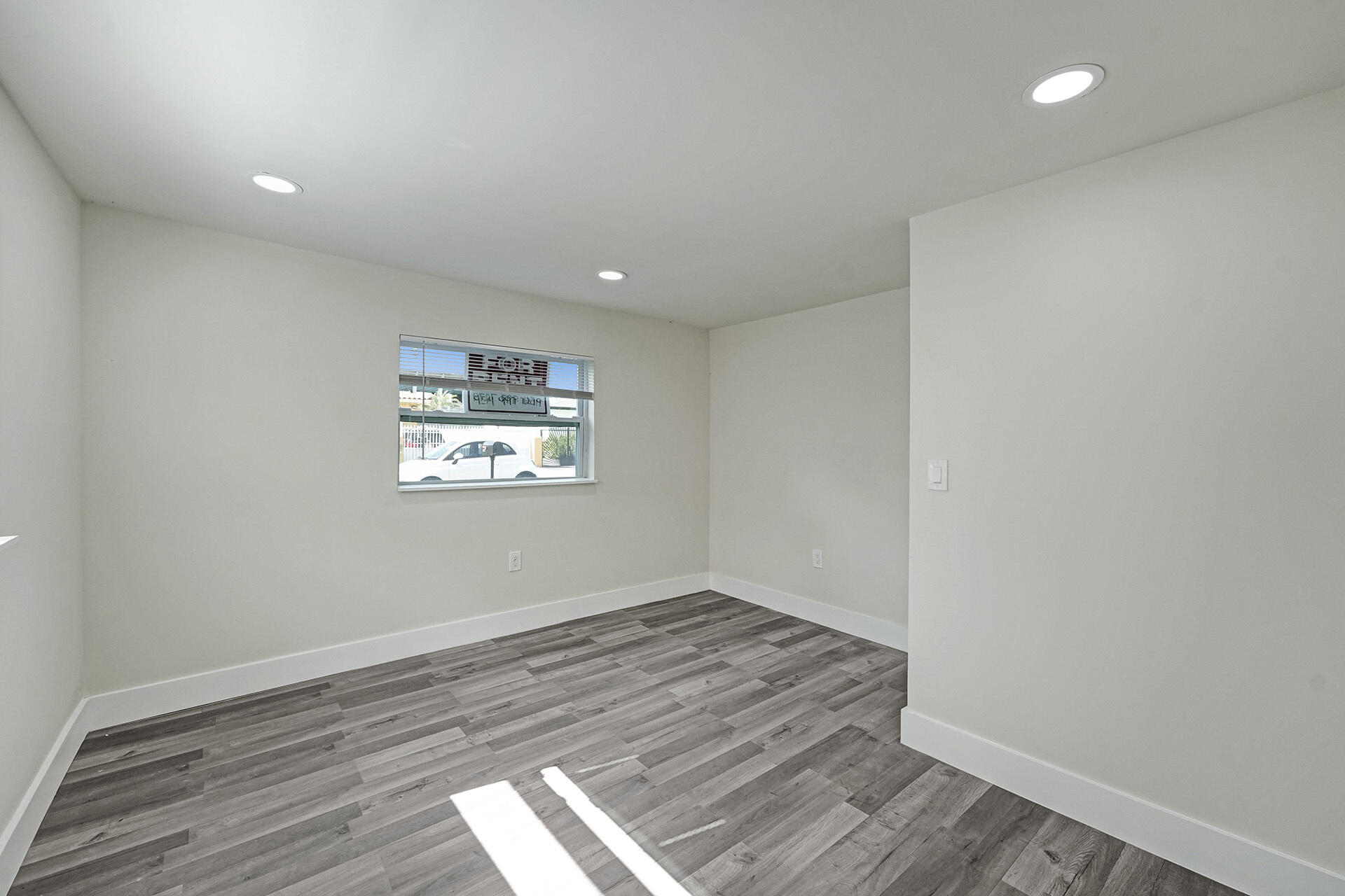 8229 NW 1st Miami, FL 33150